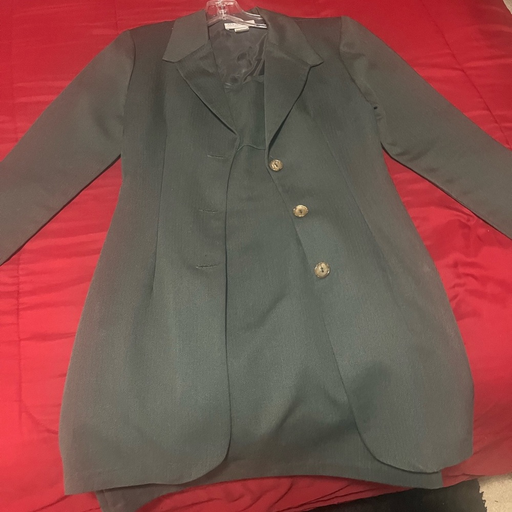 Olive Green. Alyn Paige Two Piece Size: 4 Like New